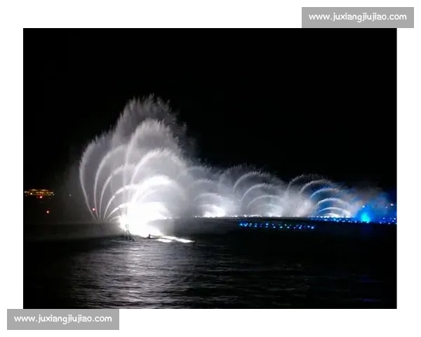 夜骑西湖:杭州青年的浪漫通勤美学